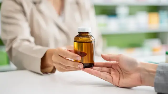 Medikamente vor dem Essen einnehmen für optimale Wirkung und Verträglichkeit