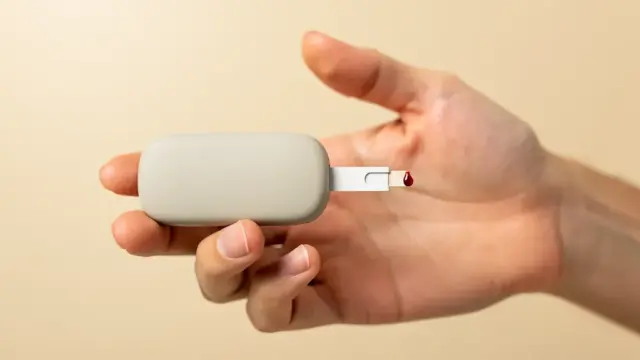 Blutzuckermessgeräte im Test für Diabetiker mit Fokus auf Benutzerfreundlichkeit und Genauigkeit